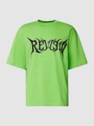 REVIEW Oversized T-Shirt mit TECHNO Label-Print in Gruen, Größe XS