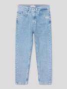 Tommy Hilfiger Teens Tapered Fit Jeans mit Label-Details in Hellblau, ...