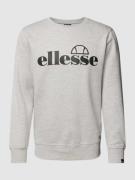 Ellesse Sweatshirt mit Label-Print Modell 'Bootia' in Mittelgrau Melan...