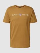Gant T-Shirt mit Label-Print in Mittelbraun, Größe M