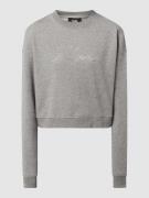 Karl Lagerfeld Cropped Sweatshirt mit Logo-Applikation in Hellgrau Mel...