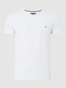 Tommy Hilfiger Slim Fit T-Shirt mit V-Ausschnitt in Weiss, Größe XXL