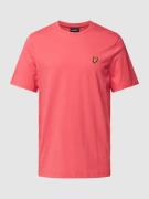 Lyle & Scott T-Shirt mit Logo-Patch in Pink, Größe S