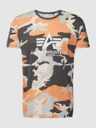 Alpha Industries T-Shirt mit Camouflage-Muster in Orange, Größe M