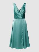 Luxuar Knielanges Cocktailkleid mit gelegten Falten in Mint, Größe 36