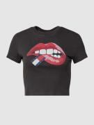 Tommy Jeans Cropped T-Shirt mit Motiv- und Label-Print in Black, Größe...