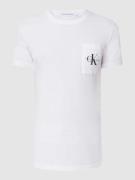 Calvin Klein Jeans T-Shirt mit Brusttasche in Weiss, Größe XS