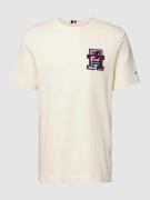 Tommy Hilfiger T-Shirt mit Label-Badge in Beige, Größe L