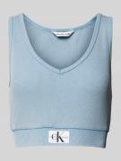Calvin Klein Jeans Crop Top mit Label-Badge in Hellblau, Größe XS