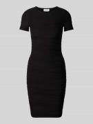 Sixth June Knielanges Kleid mit Strukturmuster in Black, Größe XS