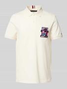 Tommy Hilfiger Regular Fit Poloshirt mit Label-Badge in Beige, Größe L