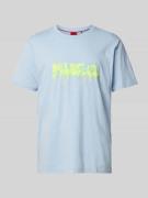 HUGO T-Shirt mit Label-Print Modell 'Dacation' in Hellblau, Größe S