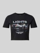 Low Lights Studios Cropped T-Shirt mit Motiv-Print Modell 'DTM' in Bla...