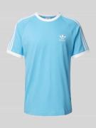 adidas Originals T-Shirt mit Label-Details in Blau, Größe XS