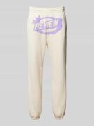 REVIEW Regular Fit Sweatpants mit Label-Print in Ecru, Größe M