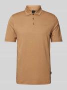 bugatti Slim Fit Poloshirt im unifarbenen Design in Camel, Größe M