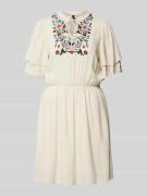 Vero Moda Knielanges Kleid mit floraler Stickerei Modell 'SINA BOHO' i...