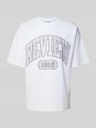 REVIEW Oversized T-Shirt mit Label-Print in Weiss, Größe XS