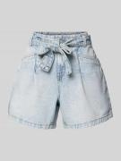 Vero Moda Jeansshorts mit Stoffgürtel Modell 'FIE' in Jeansblau, Größe...