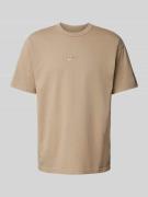 Nike T-Shirt mit Label-Stitching in Beige, Größe 3XL