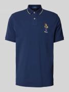 Polo Ralph Lauren Classic Fit Poloshirt mit Motiv- und Label-Stitching...