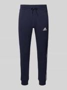 ADIDAS SPORTSWEAR Regular Fit Sweatpants mit Label-Stitching in Dunkel...