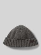 Barbour Beanie mit Label-Badge in Graphit, Größe 1