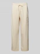 EA7 Emporio Armani Baggy Fit Sweatpants mit Label-Print in Offwhite, G...