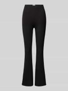 EDITED Flared Stoffhose mit elastischem Bund Modell 'Zihna' in Black, ...