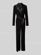 Adrianna Papell Jumpsuit mit Schalkragen und Bindegürtel in Black, Grö...