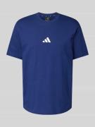 ADIDAS SPORTSWEAR T-Shirt mit Label-Print in Marine, Größe L