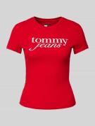 Tommy Jeans Slim Fit T-Shirt aus reiner Baumwolle mit Logo-Print in Ro...