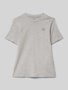 adidas Originals T-Shirt mit Label-Stitching in Mittelgrau Melange, Gr...