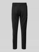 adidas Originals Slim Fit Sweatpants mit fixierten Bügelfalten in Blac...