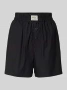 Karo Kauer Regular Fit Shorts mit Label-Patch in Black, Größe S