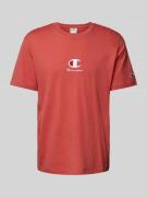 CHAMPION T-Shirt mit Label-Stitching in Rot, Größe M