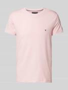 Tommy Hilfiger Slim Fit T-Shirt mit Baumwollanteil in Pink, Größe S