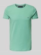 Tommy Hilfiger Slim Fit T-Shirt mit Logo-Stitching in Apfel, Größe S