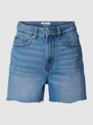 Tom Tailor Denim Mom Fit Jeansshorts mit ausgefranstem Saum in Jeansbl...