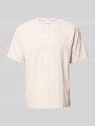 ADIDAS SPORTSWEAR T-Shirt mit Label-Stitching in Beige, Größe S