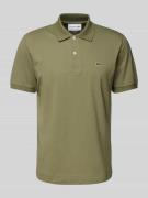 Lacoste Classic Fit Poloshirt mit Label-Badge in Khaki, Größe L