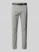 Lindbergh Classic Stretch Fit Chino mit Gürtel in Mittelgrau, Größe 32...