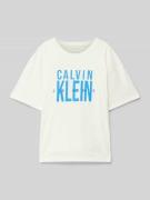 Calvin Klein Jeans T-Shirt mit Label-Print in Sand, Größe 152