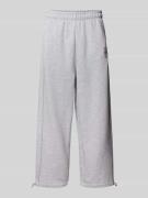 KARL KANI Wide Leg Sweatpants mit Label-Print in Hellgrau Melange, Grö...