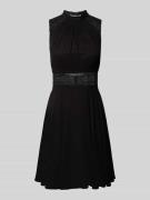 V.M. Ärmelloses Kleid mit Stickereien in Black, Größe 44