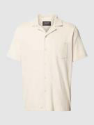 Lyle & Scott Regular Fit Freizeithemd mit Brusttasche in Sand, Größe X...