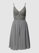 Luxuar Cocktailkleid mit Paillettenbesatz in Silber, Größe 42