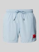 HUGO Regular Fit Badeshorts mit Label-Patch Modell 'DOMINICA' in Hellb...