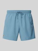 Lacoste Regular Fit Badeshorts mit Logo-Badge in Petrol, Größe L