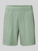 adidas Originals Regular Fit Sweatshorts mit Strukturmuster in Lind, G...